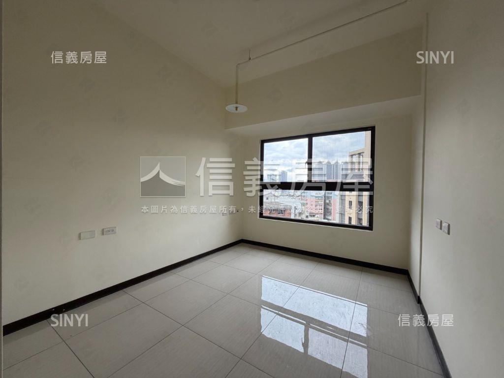 英倫公園高樓景觀三房車位房屋室內格局與周邊環境