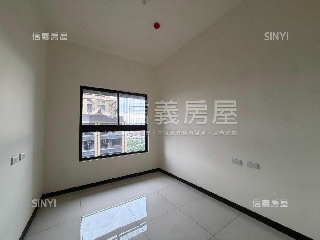 英倫公園高樓景觀三房車位房屋室內格局與周邊環境