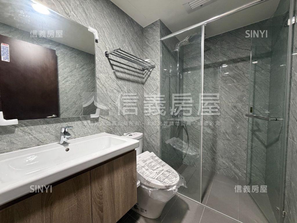 英倫公園高樓景觀三房車位房屋室內格局與周邊環境