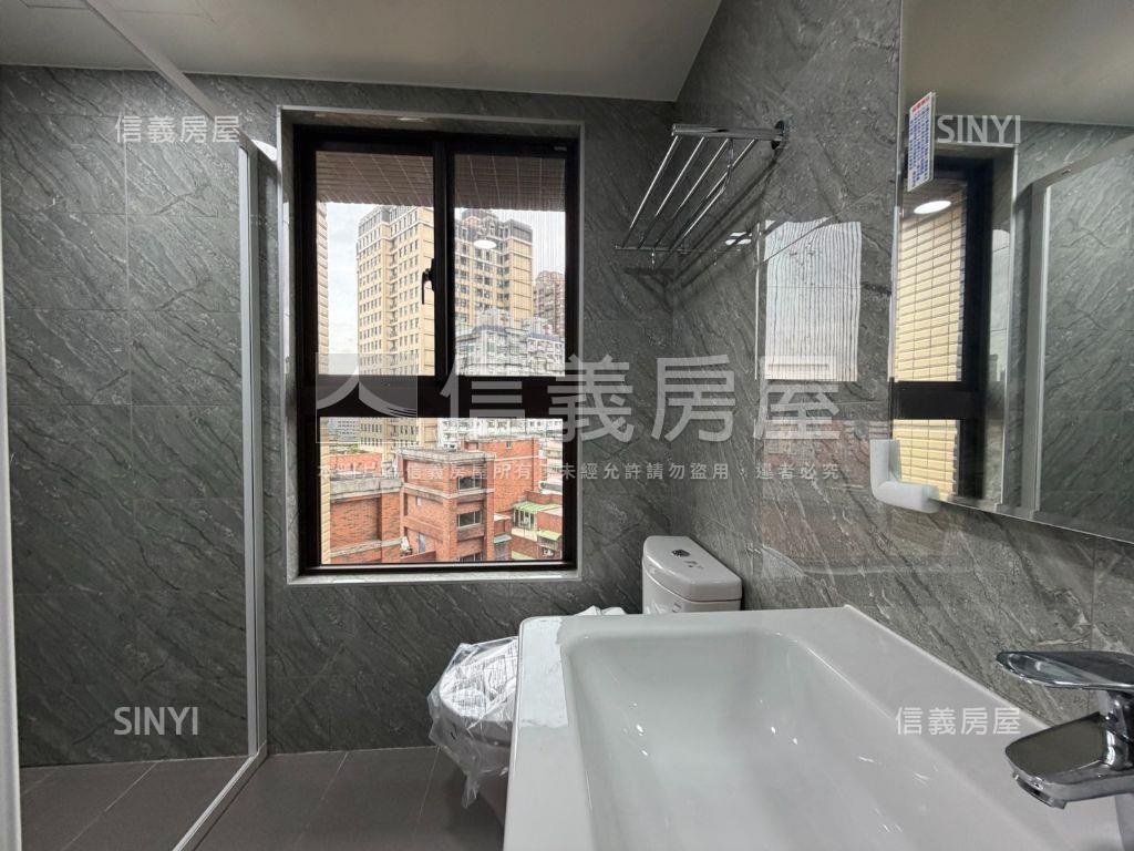 英倫公園高樓景觀三房車位房屋室內格局與周邊環境