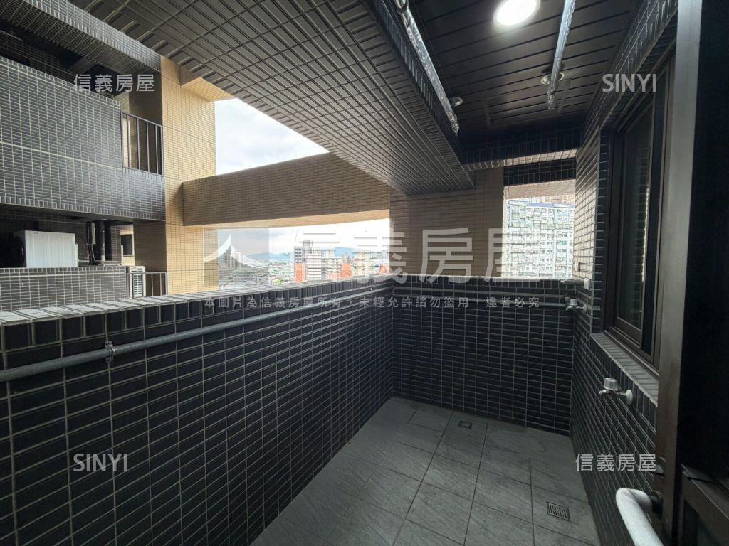 英倫公園高樓景觀三房車位房屋室內格局與周邊環境