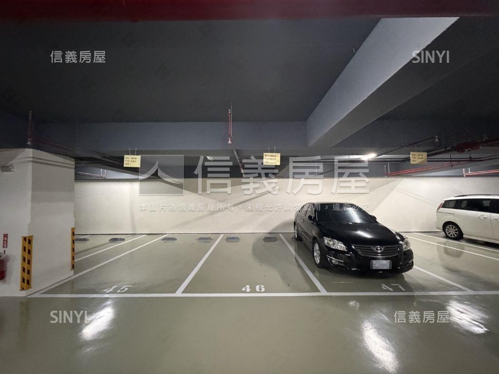 英倫公園高樓景觀三房車位房屋室內格局與周邊環境