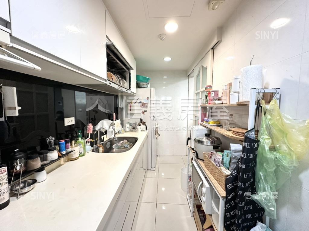 龍安商圈霸氣兩房車位房屋室內格局與周邊環境