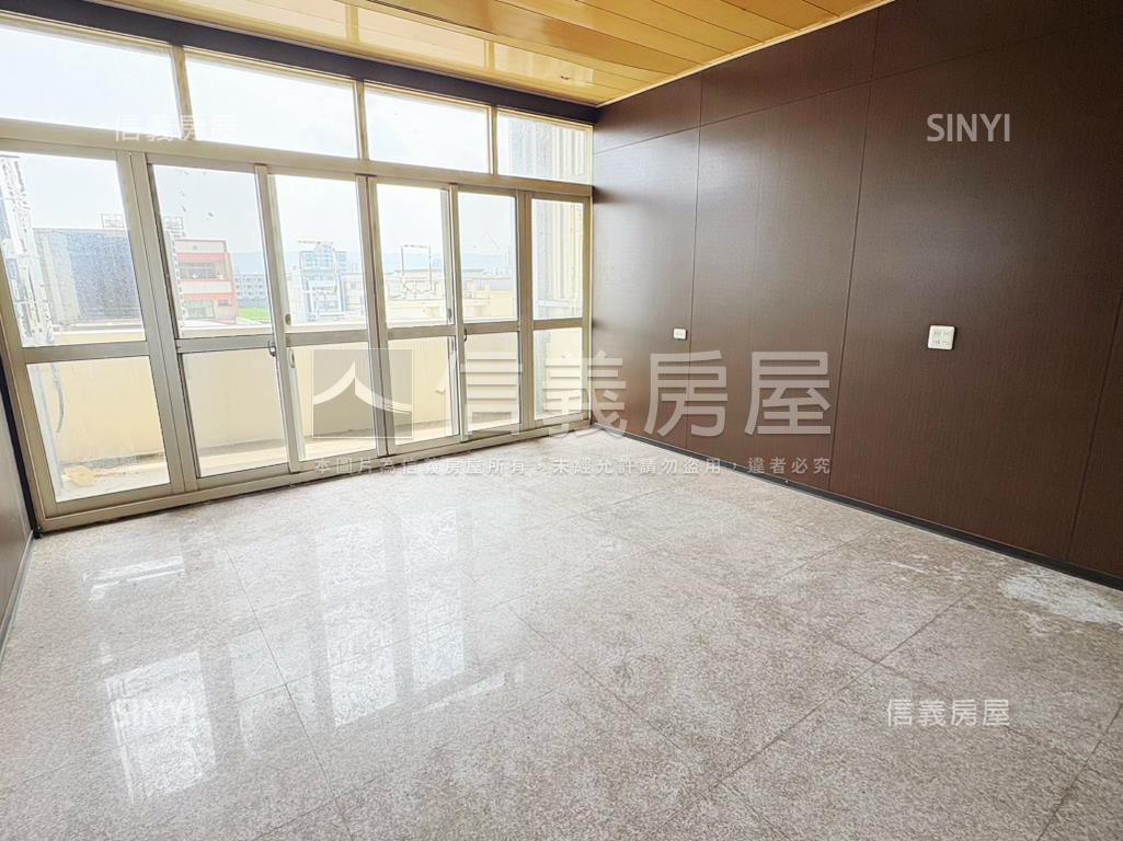 稀有臨路店面門前停車方便房屋室內格局與周邊環境