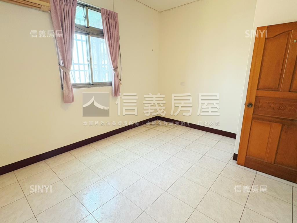 稀有臨路店面門前停車方便房屋室內格局與周邊環境