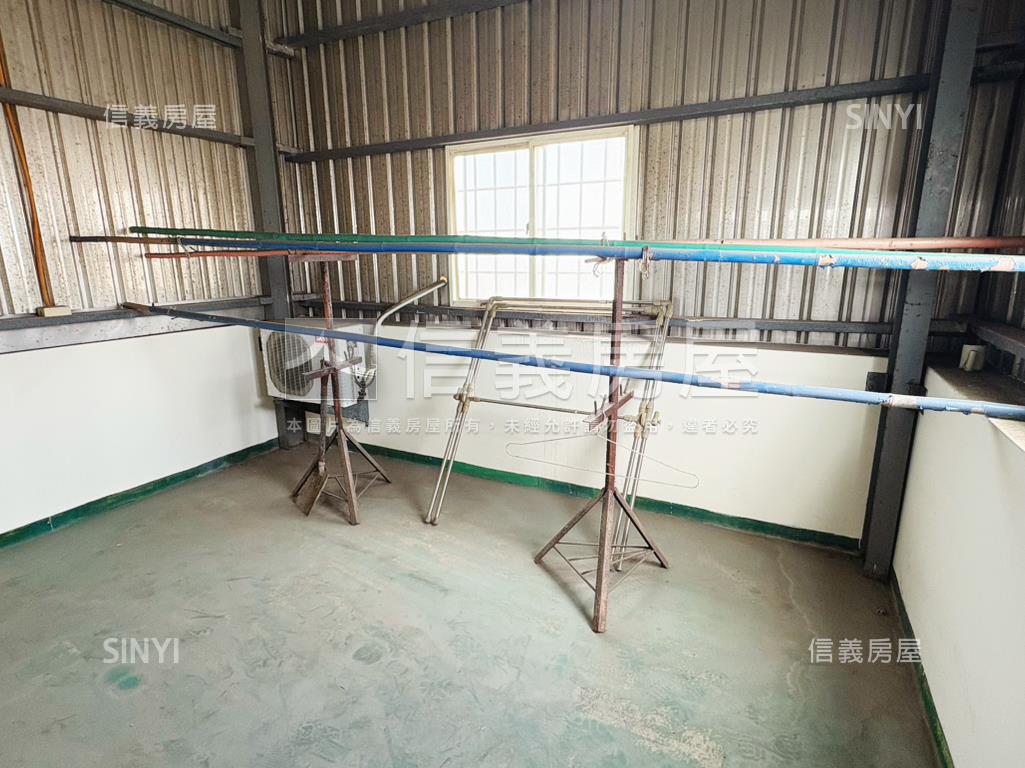 稀有臨路店面門前停車方便房屋室內格局與周邊環境
