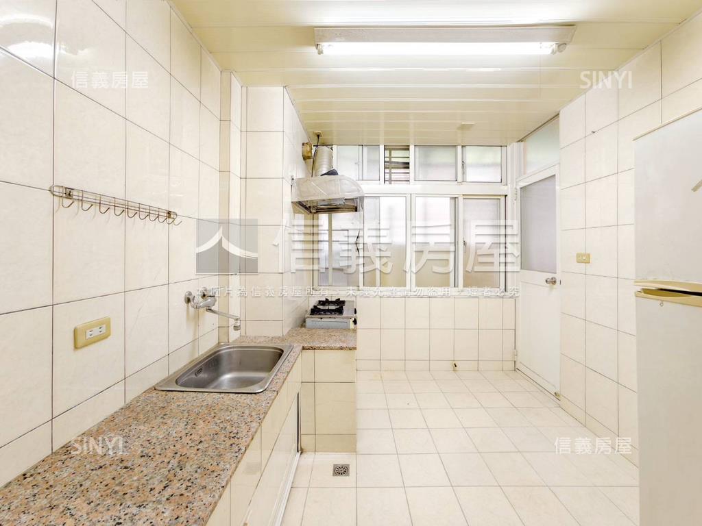 光輝路二樓三房房屋室內格局與周邊環境