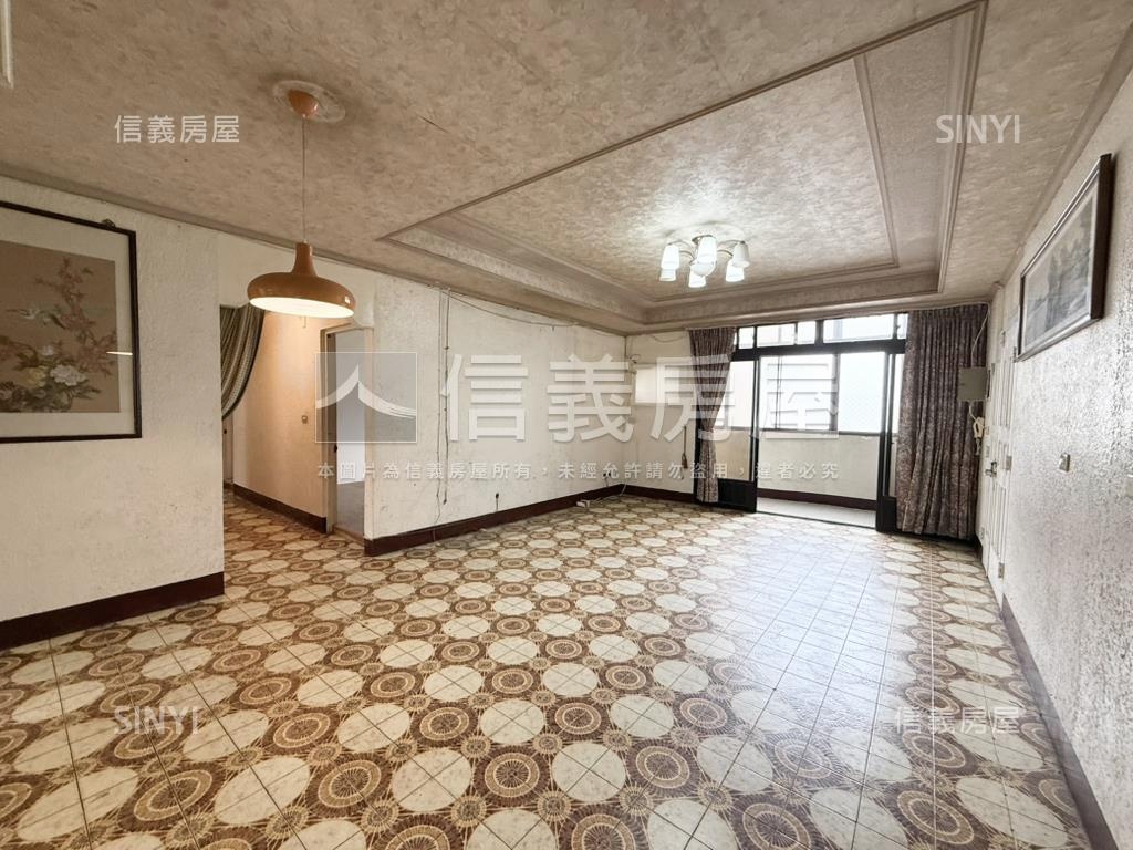 近巨城稀有美公寓房屋室內格局與周邊環境