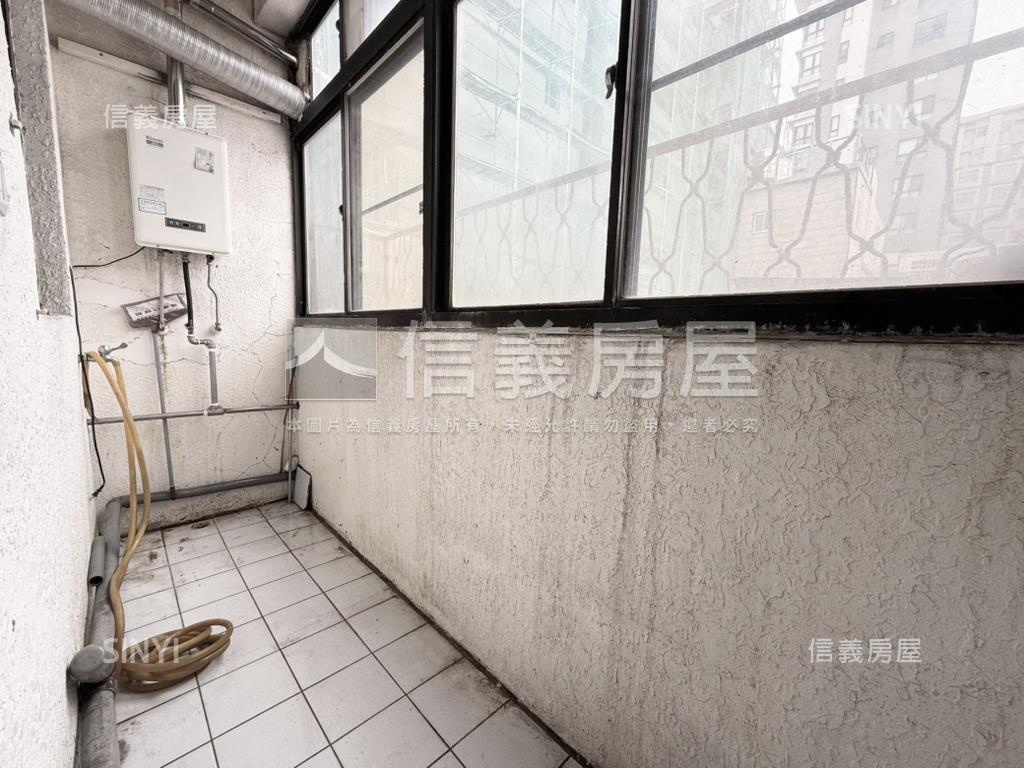 近巨城稀有美公寓房屋室內格局與周邊環境