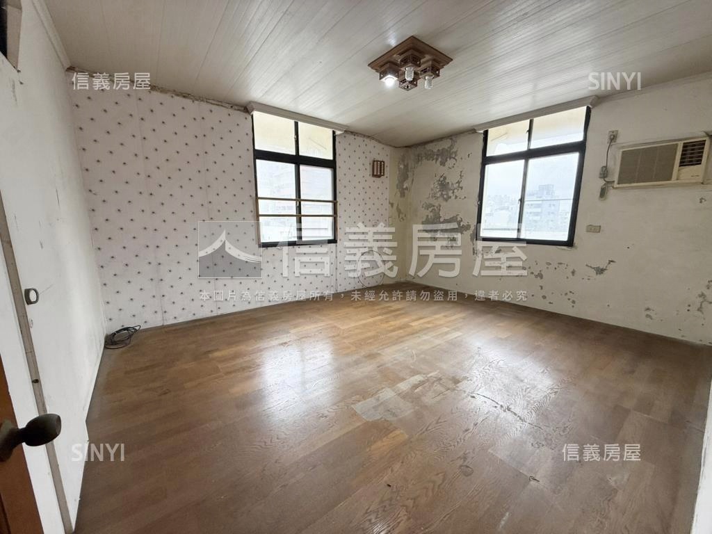 近巨城稀有美公寓房屋室內格局與周邊環境