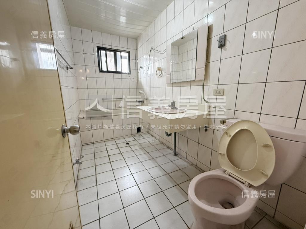 近巨城稀有美公寓房屋室內格局與周邊環境