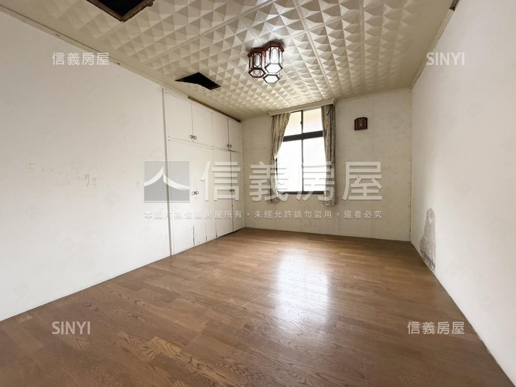 近巨城稀有美公寓房屋室內格局與周邊環境