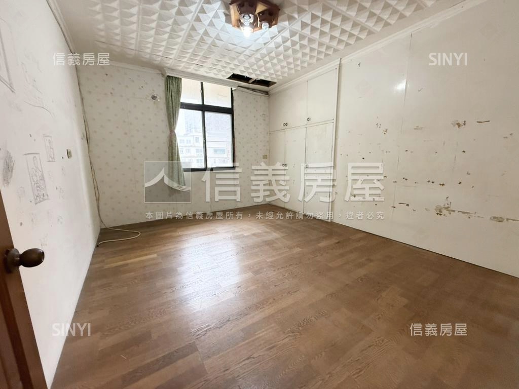 近巨城稀有美公寓房屋室內格局與周邊環境