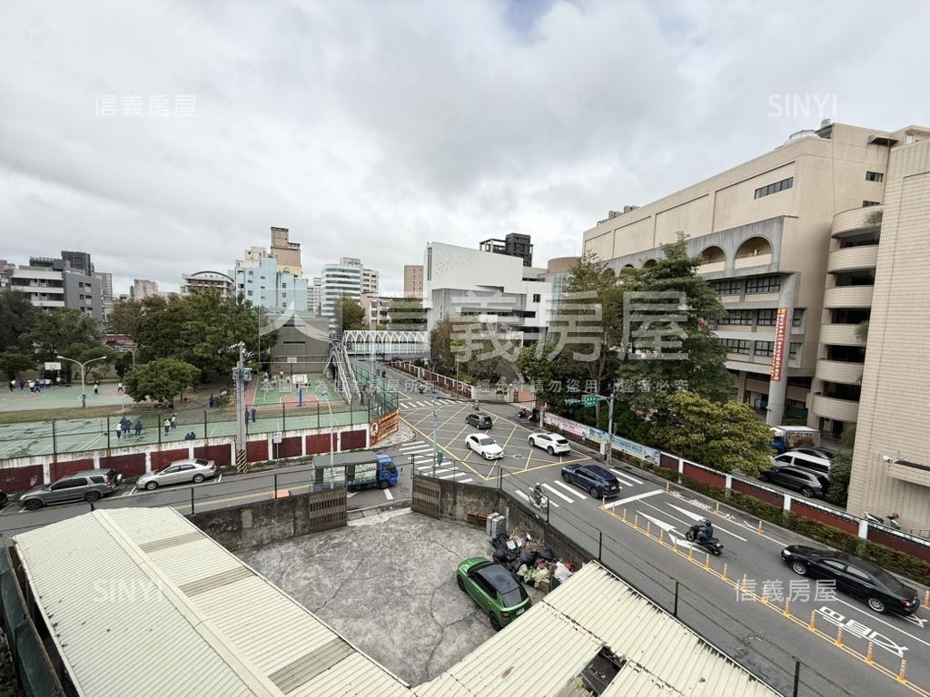 近巨城稀有美公寓房屋室內格局與周邊環境