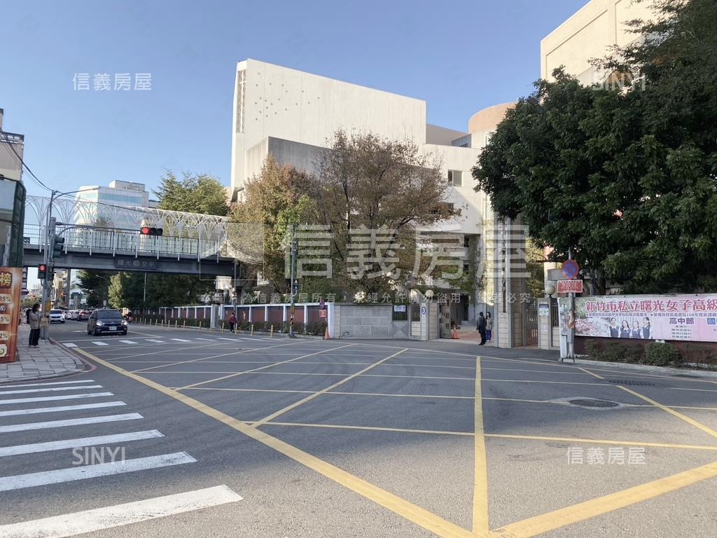 近巨城稀有美公寓房屋室內格局與周邊環境