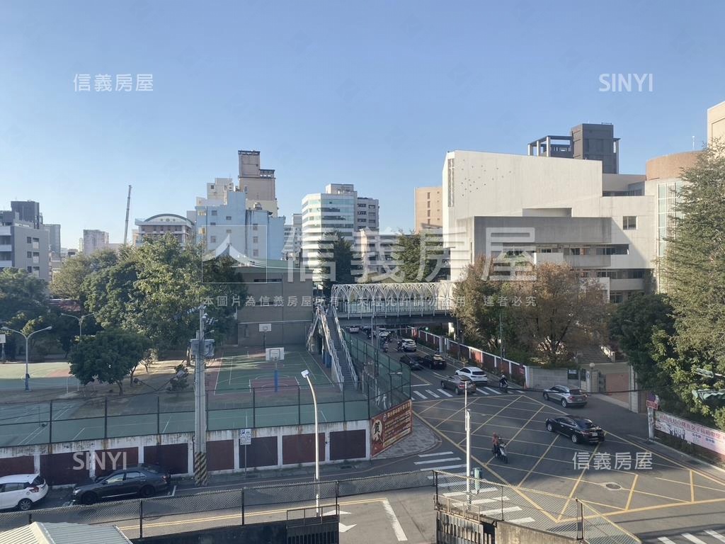 近巨城稀有美公寓房屋室內格局與周邊環境