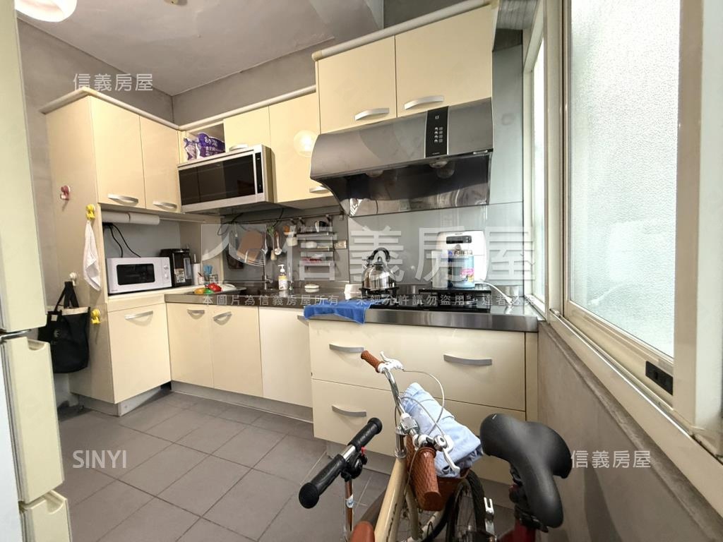 店長推薦三面採光低總公寓房屋室內格局與周邊環境