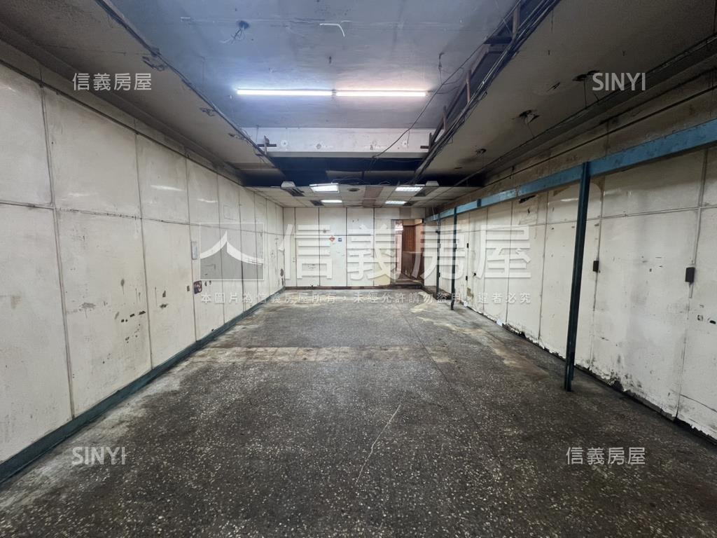近捷運面寬金店面辦公房屋室內格局與周邊環境