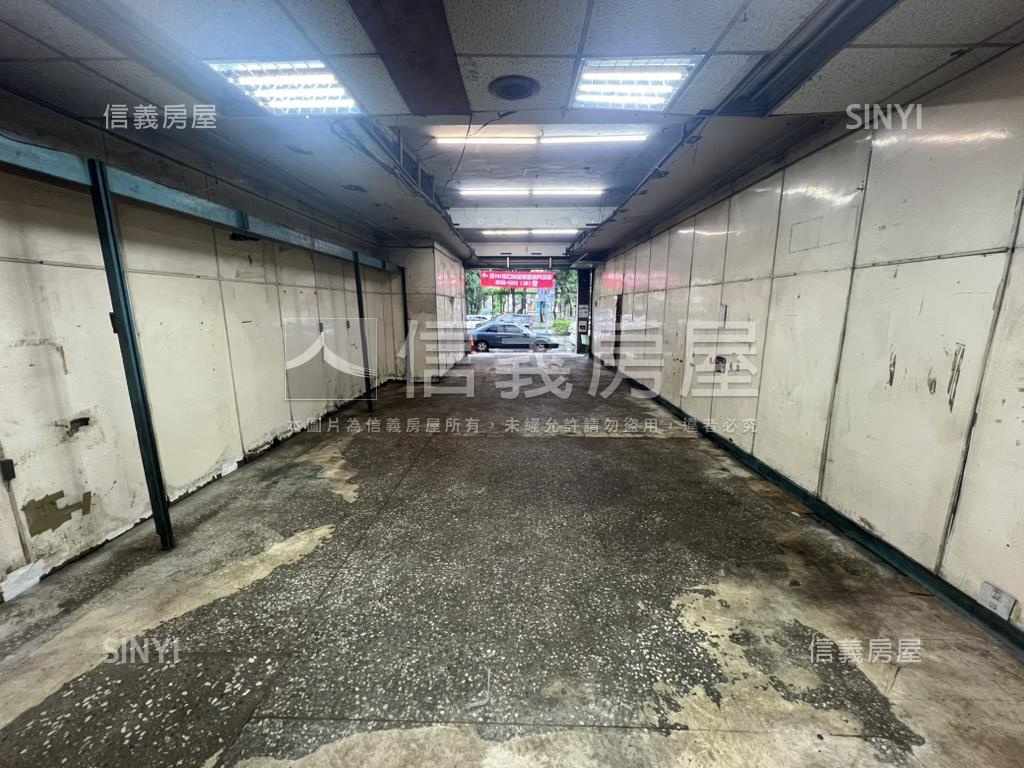 近捷運面寬金店面辦公房屋室內格局與周邊環境