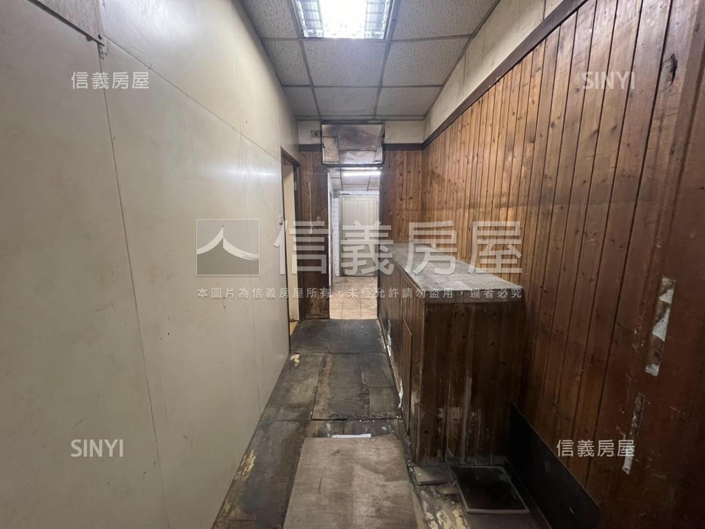 近捷運面寬金店面辦公房屋室內格局與周邊環境