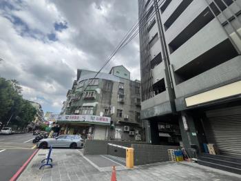 面公園邊間採光３樓寓