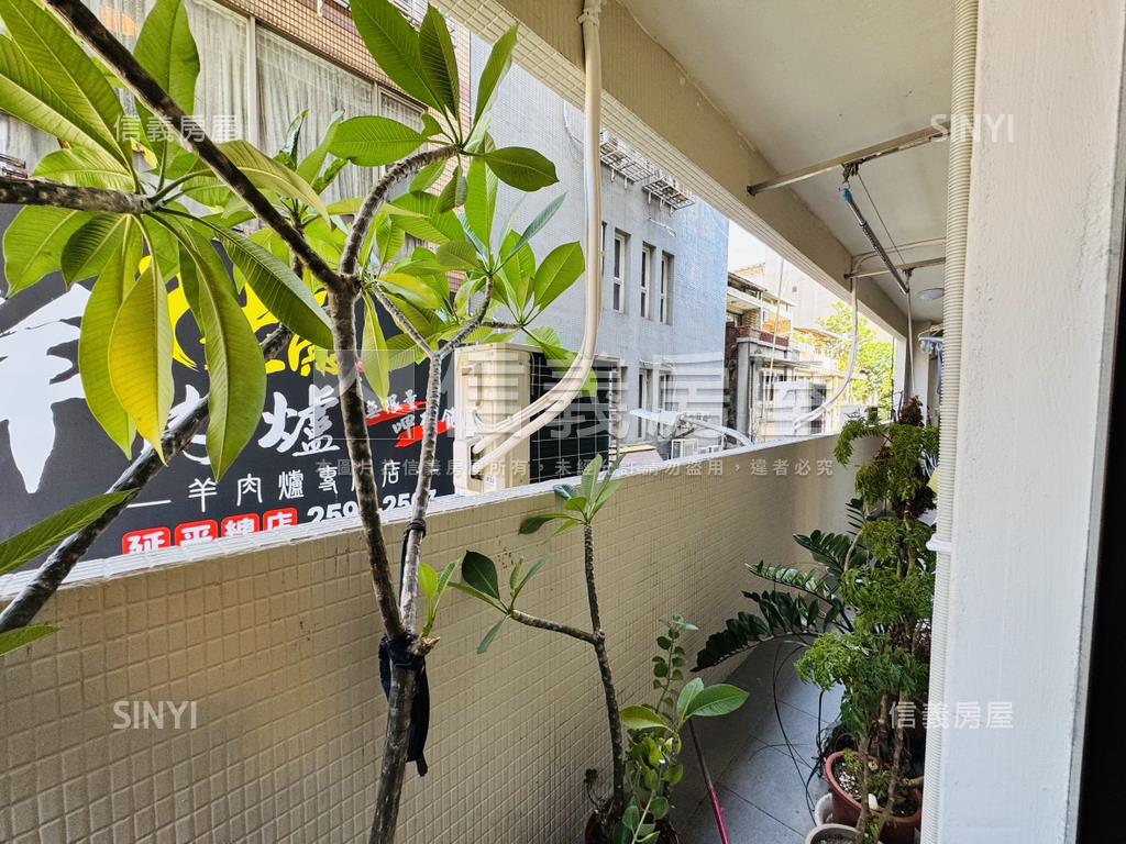 近捷運低總裝潢三房房屋室內格局與周邊環境