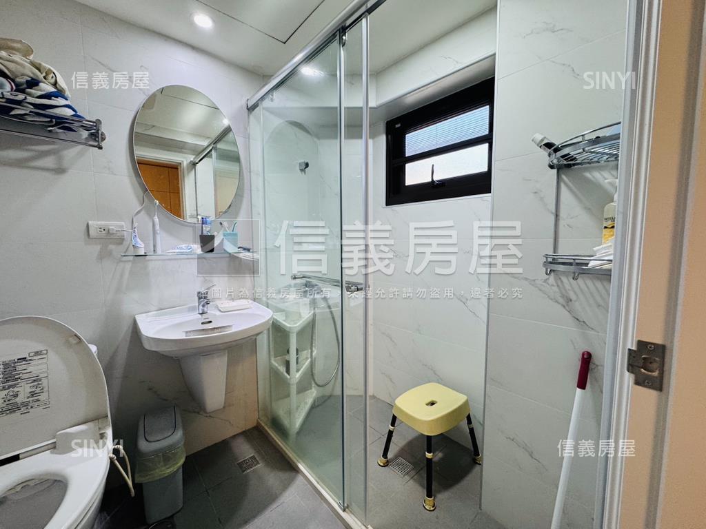 近捷運低總裝潢三房房屋室內格局與周邊環境