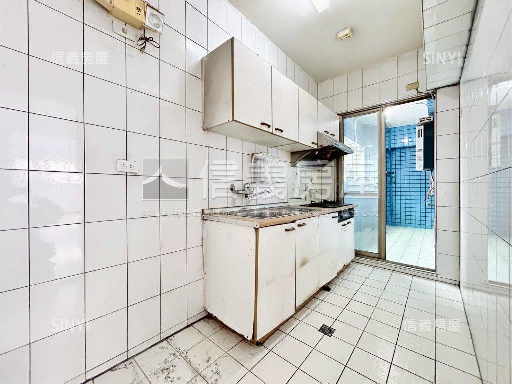 大３房大車位＋雙衛浴開窗房屋室內格局與周邊環境