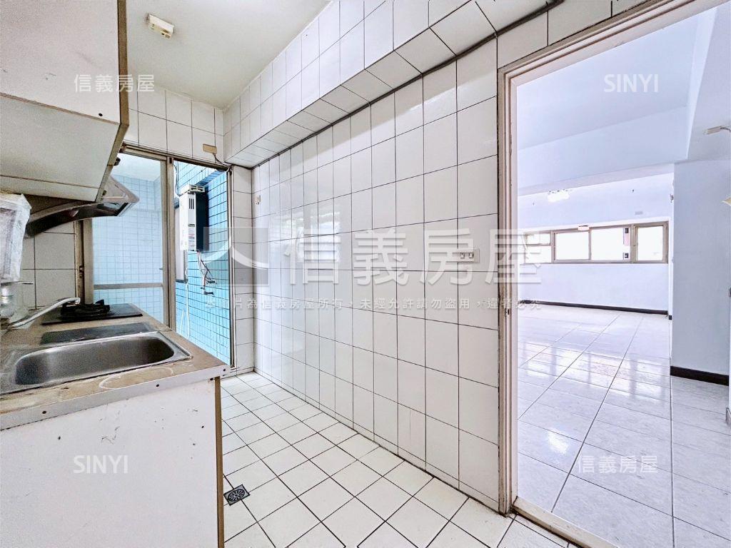 大３房大車位＋雙衛浴開窗房屋室內格局與周邊環境