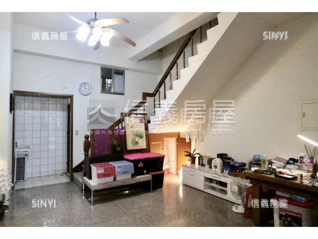 西區稀有樓店停車方便房屋室內格局與周邊環境