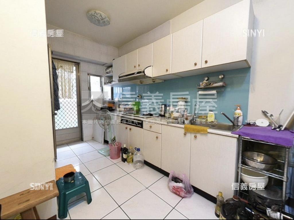 西區稀有樓店停車方便房屋室內格局與周邊環境