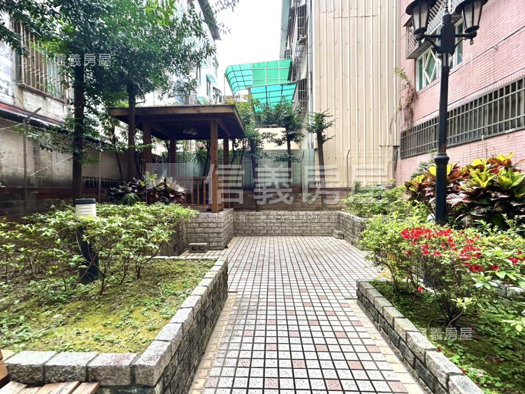 西區稀有樓店停車方便房屋室內格局與周邊環境