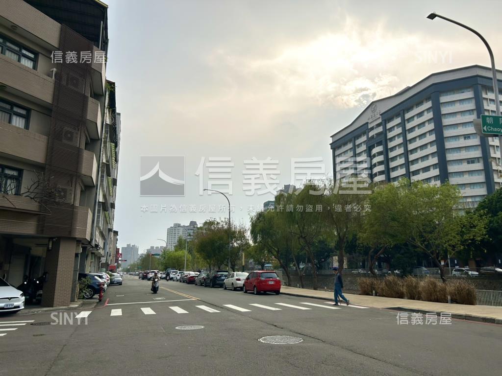 西區稀有樓店停車方便房屋室內格局與周邊環境