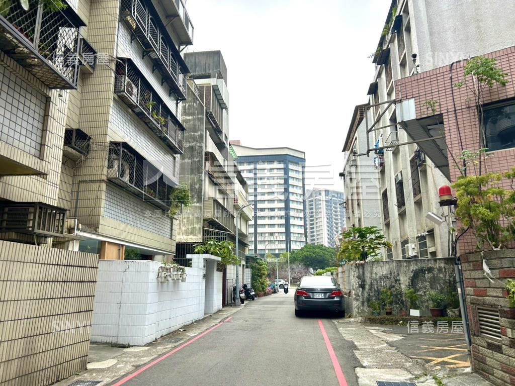 西區稀有樓店停車方便房屋室內格局與周邊環境