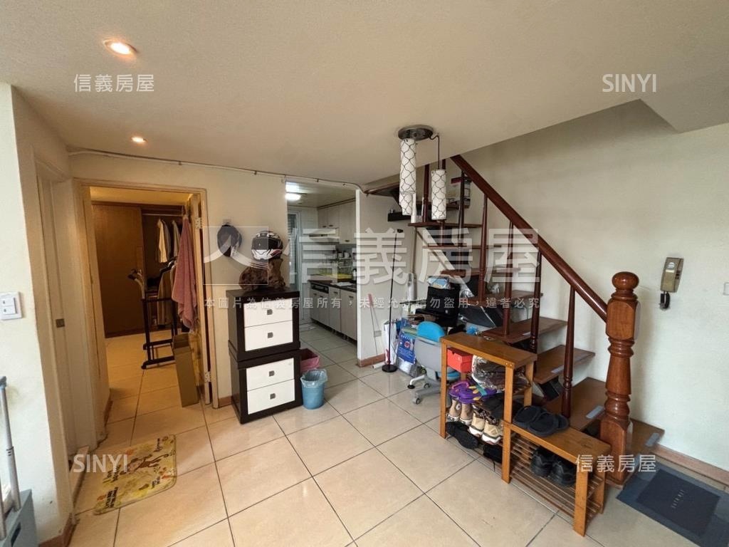 高岡屋質感美居車位房屋室內格局與周邊環境