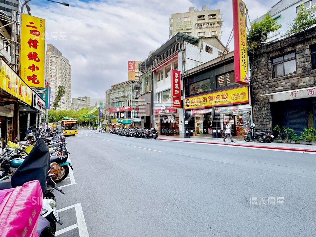 大同街邊間寬敞實在屋房屋室內格局與周邊環境