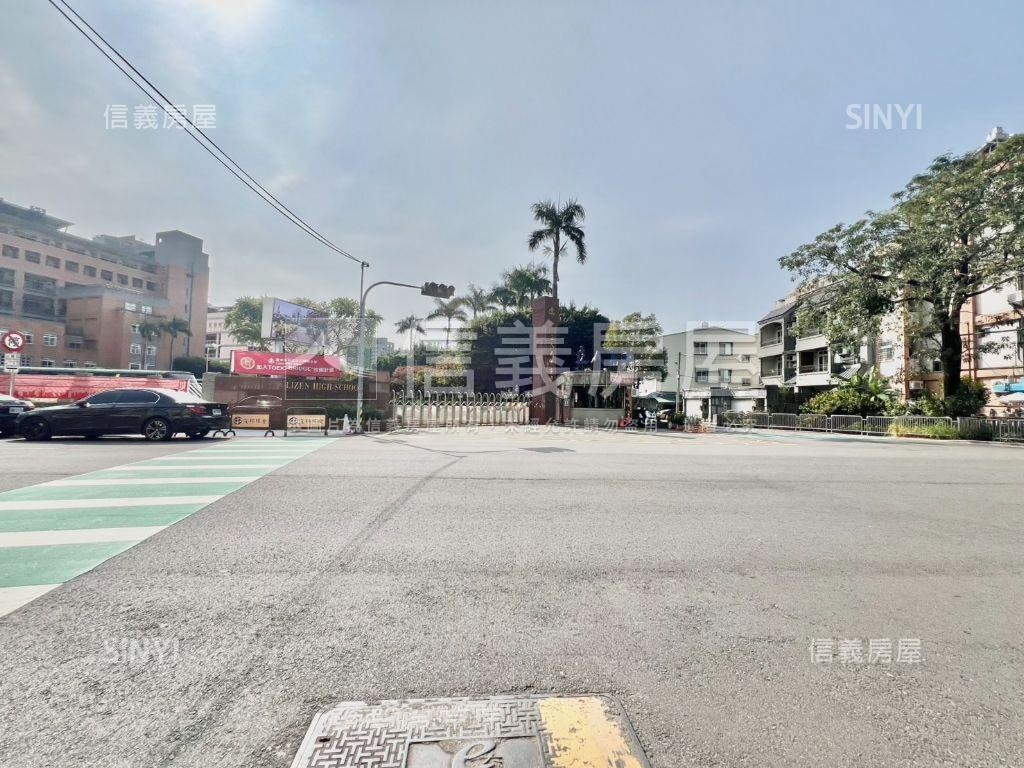 專任大里震後臨路美墅房屋室內格局與周邊環境