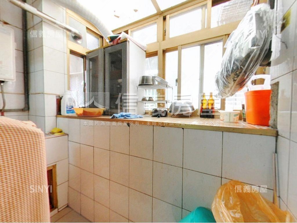 邊間三面採光方正三房房屋室內格局與周邊環境