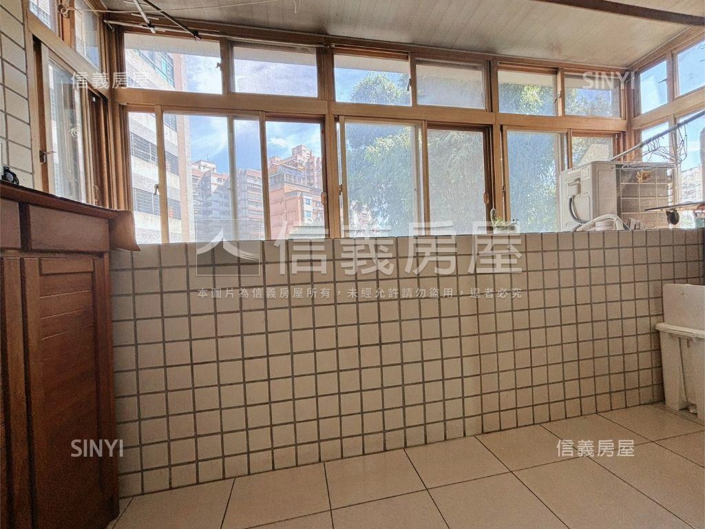 邊間三面採光方正三房房屋室內格局與周邊環境