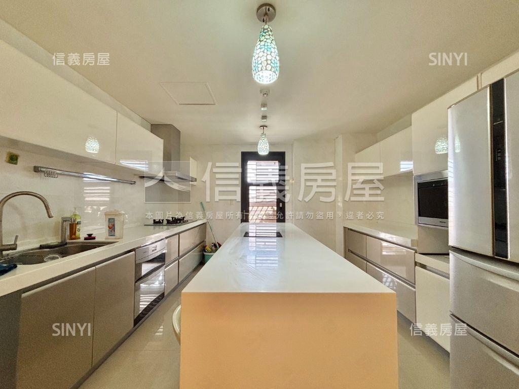 次頂樓七期視野三房雙平車房屋室內格局與周邊環境