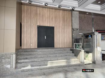 博愛路面寬黃金店霸