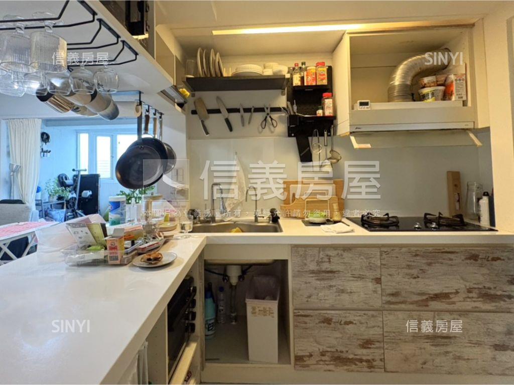 忠孝頂好高樓景觀２房房屋室內格局與周邊環境