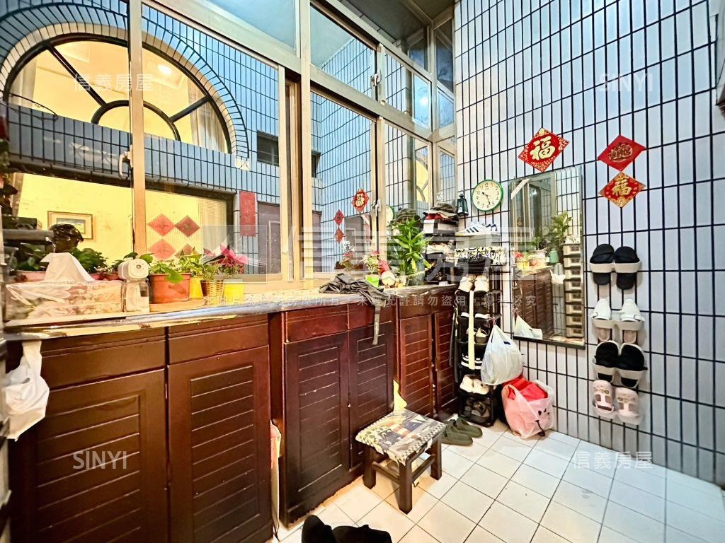 捷運迴龍２１世紀別墅豪邸房屋室內格局與周邊環境