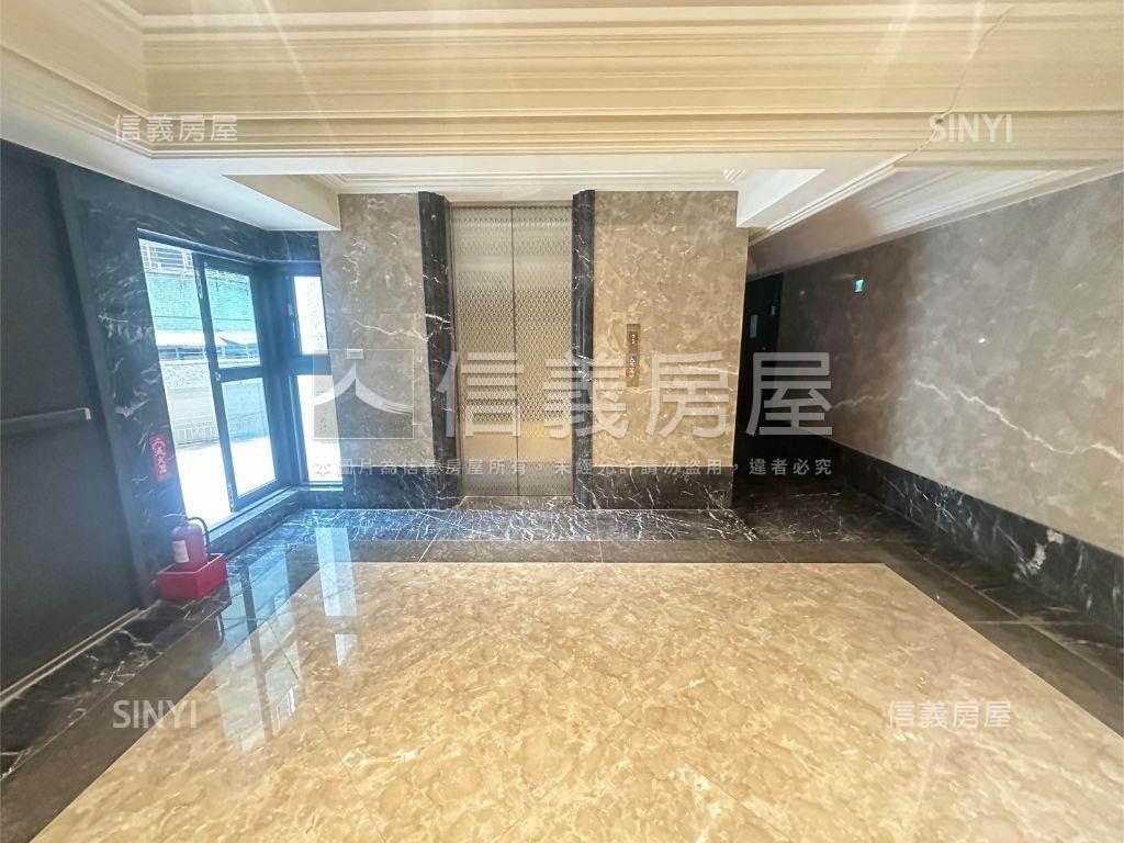 全新裝潢三民捷運套房房屋室內格局與周邊環境