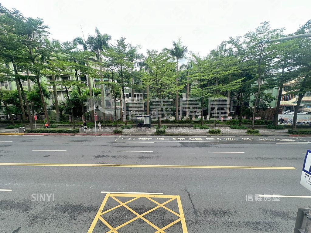 全新裝潢三民捷運套房房屋室內格局與周邊環境