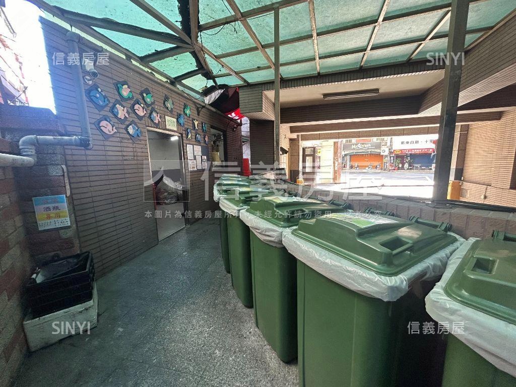 及第金站稀有露臺戶房屋室內格局與周邊環境