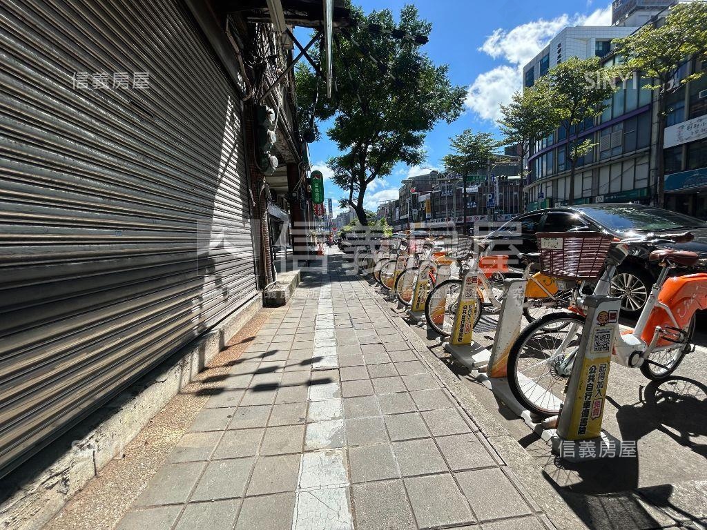 及第金站稀有露臺戶房屋室內格局與周邊環境