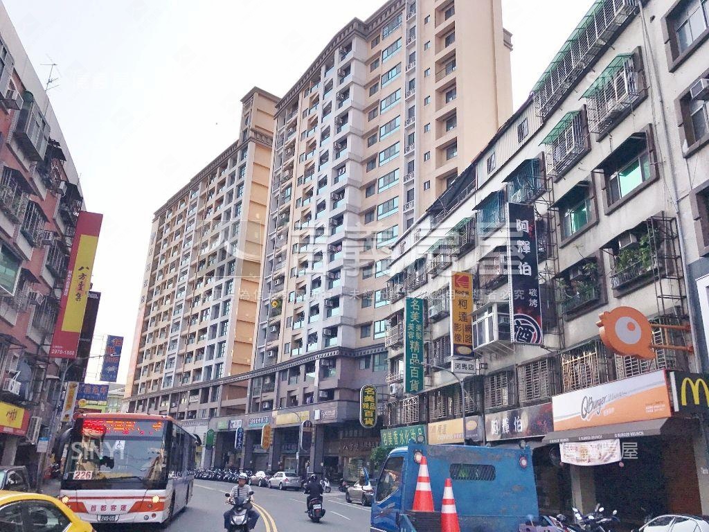 及第金站稀有露臺戶房屋室內格局與周邊環境
