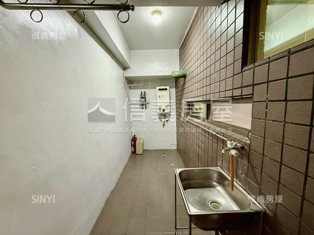 正裕農路挑高樓店房屋室內格局與周邊環境