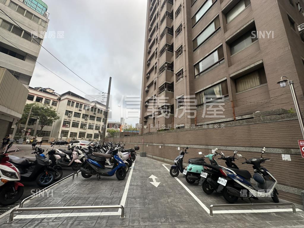 逢甲１０１溫馨美妝附車位房屋室內格局與周邊環境